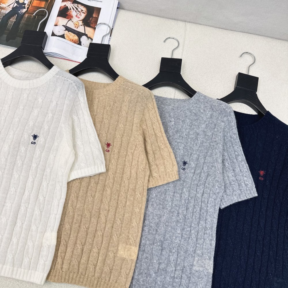 T-shirt women's фото 2