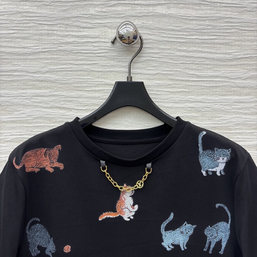 T-shirt women's фото 2