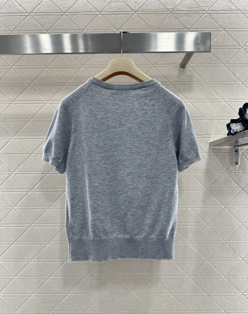 T-shirt women's фото 2