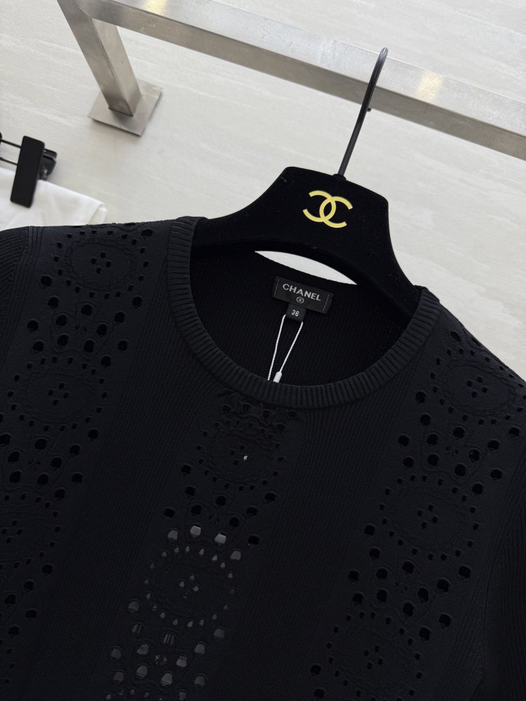 Футболка жіноча фото 3