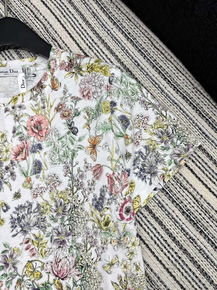 Футболка жіноча фото 3