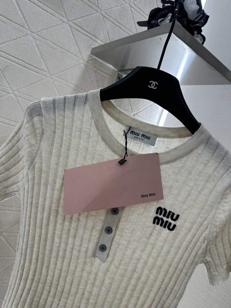 Футболка жіноча фото 3