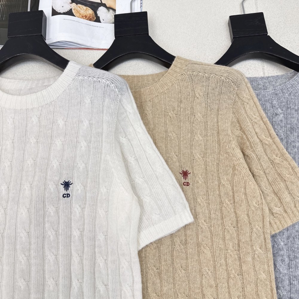 T-shirt women's фото 3