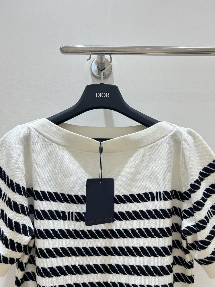 Футболка жіноча фото 3