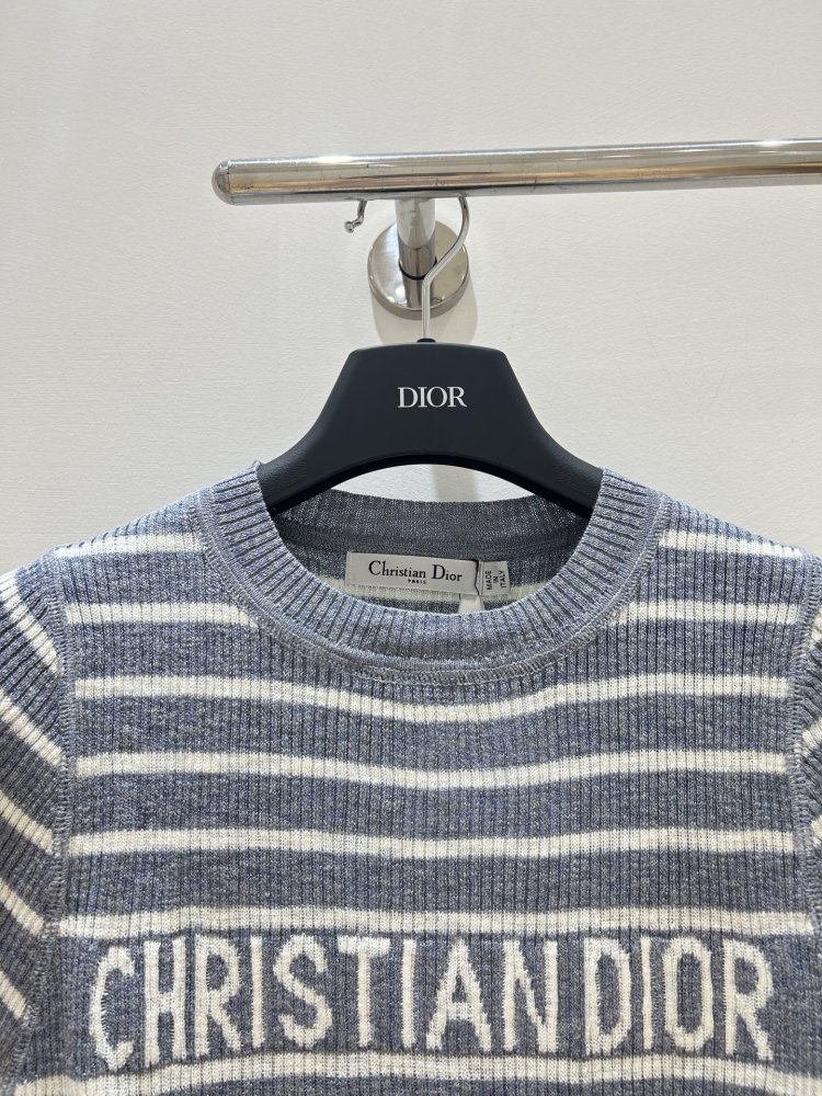 Футболка жіноча фото 3