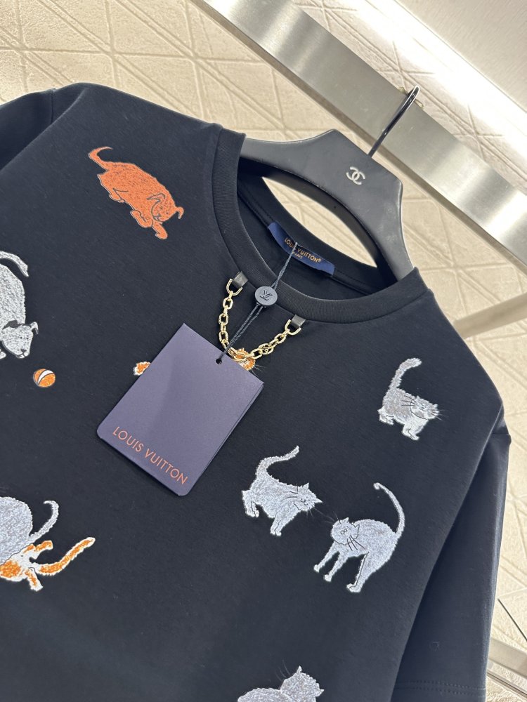 T-shirt women's фото 3