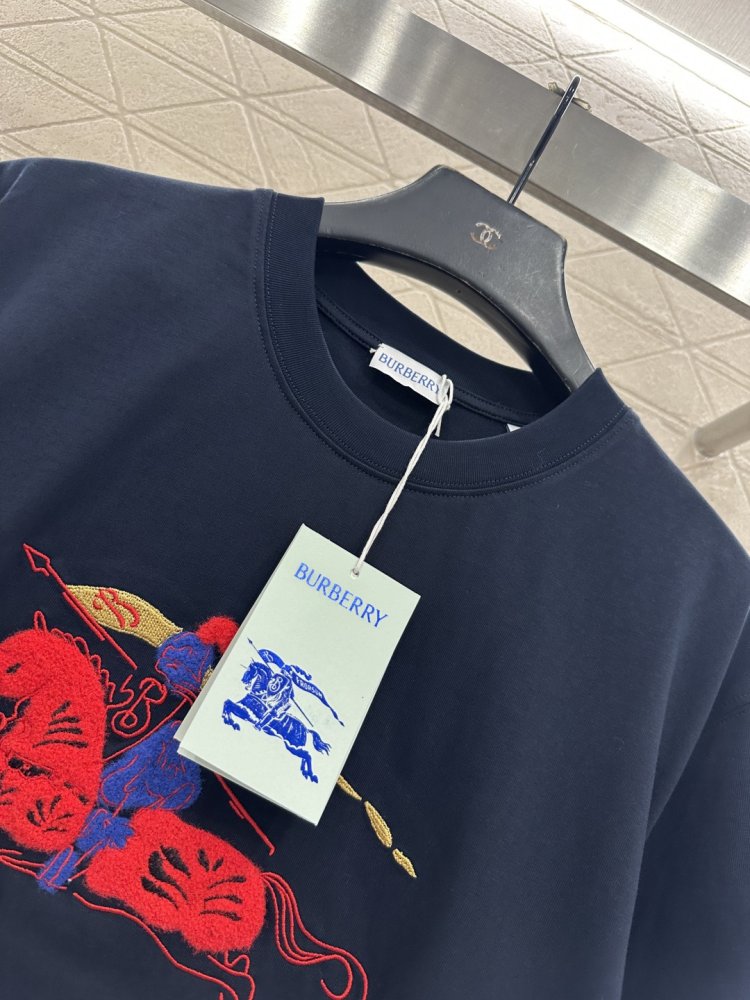 T-shirt women's фото 3