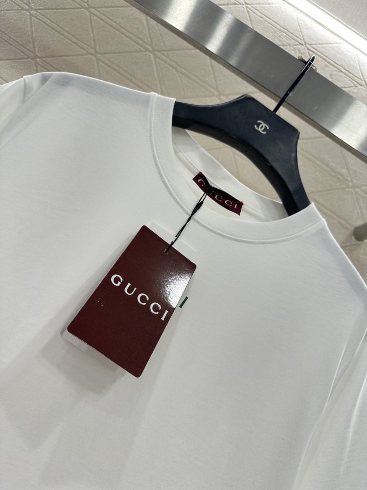 T-shirt women's фото 3