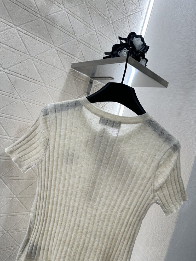 Футболка жіноча фото 4