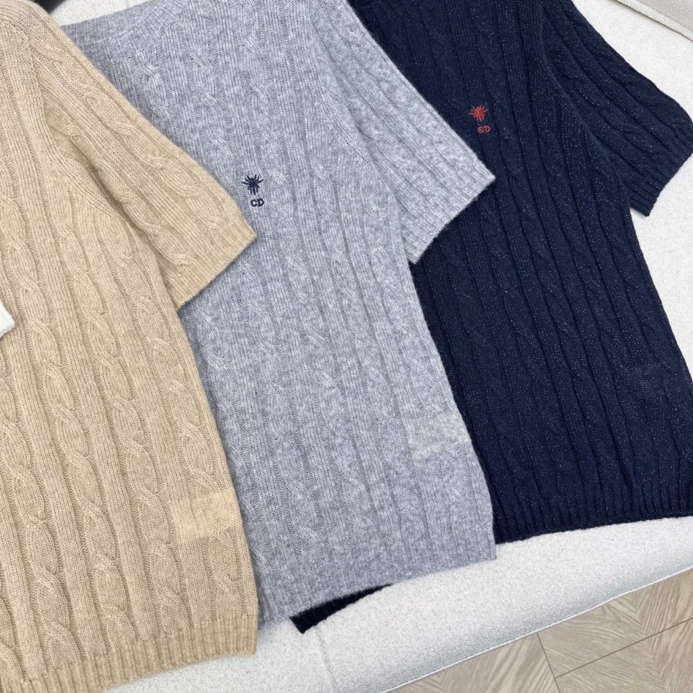 T-shirt women's фото 4