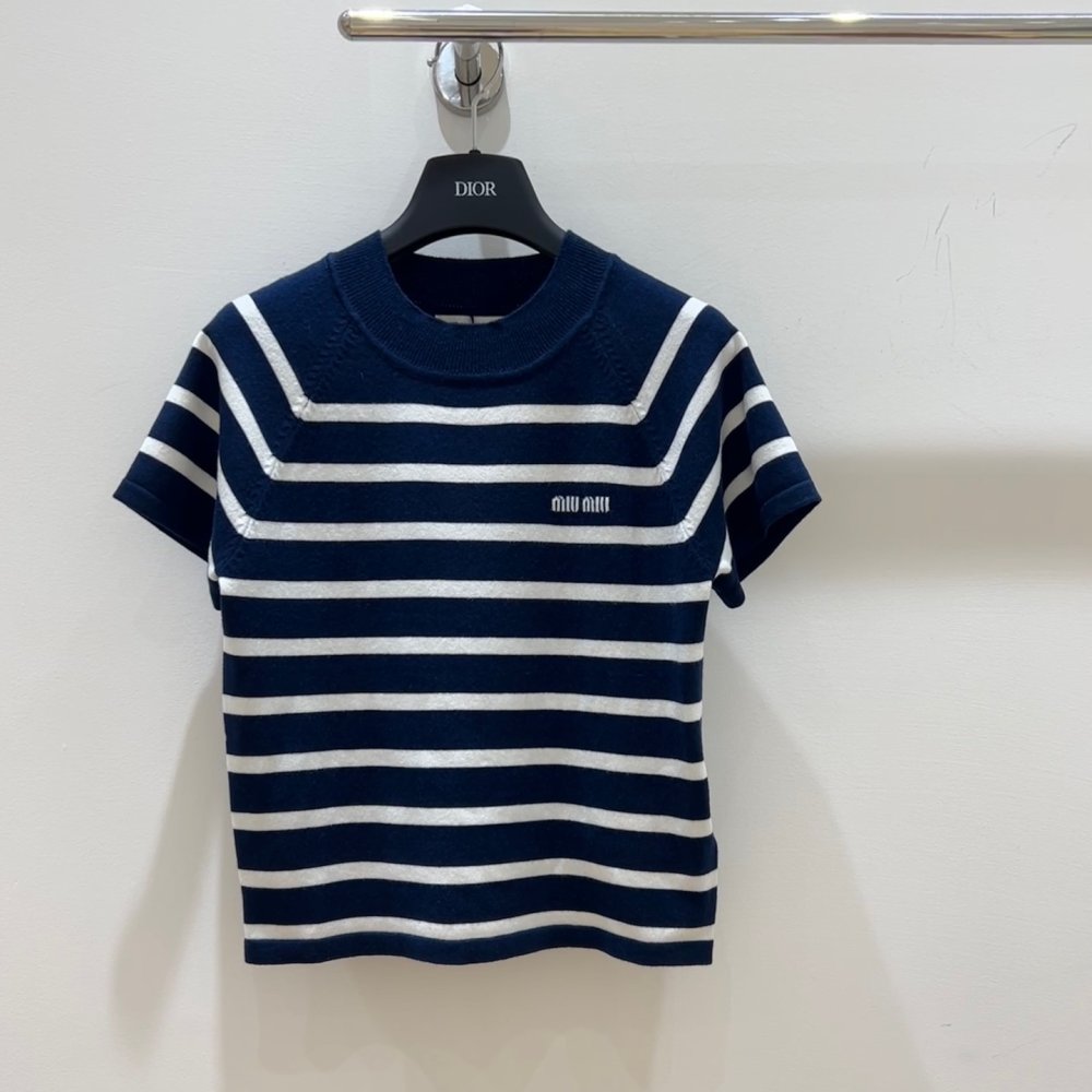 T-shirt women's фото 4