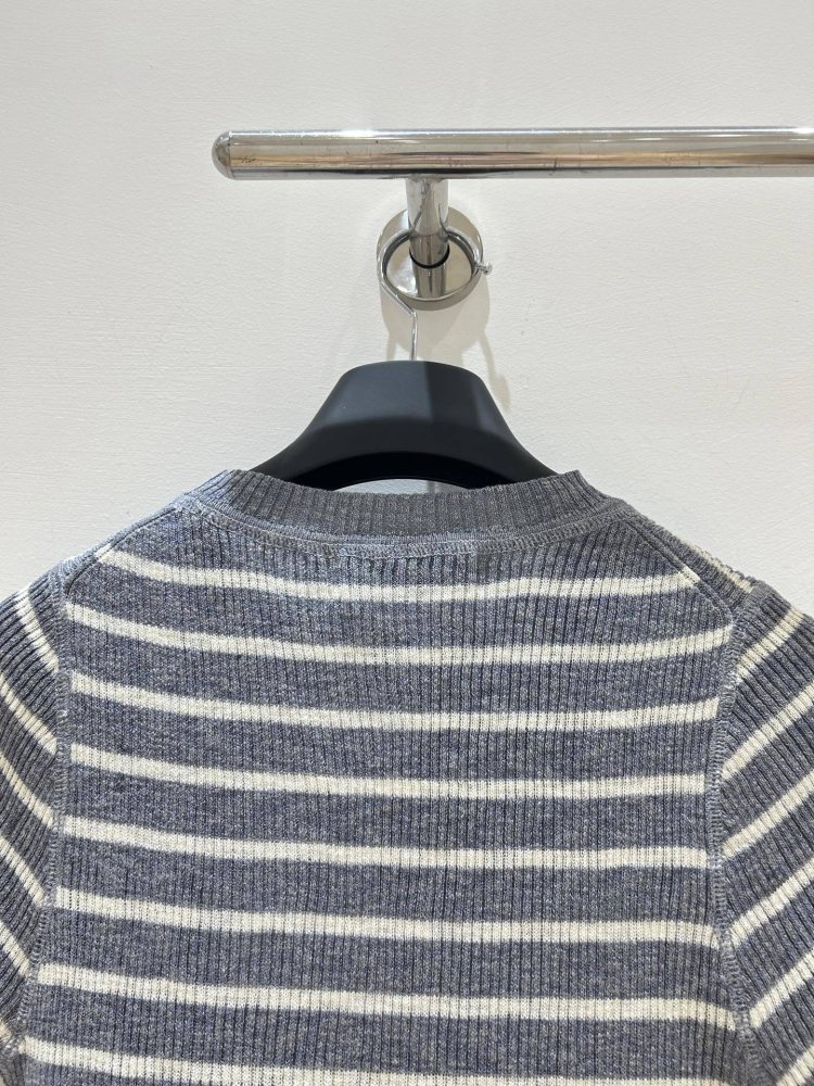 Футболка жіноча фото 4