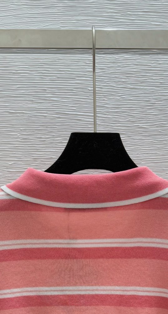 T-shirt women's фото 4