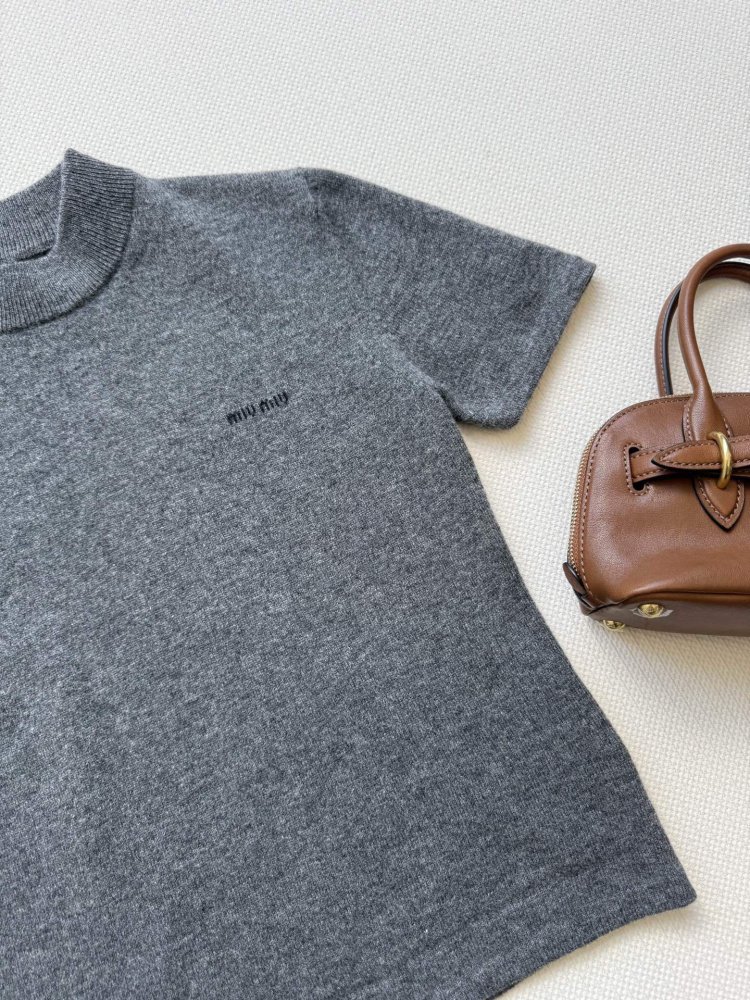 T-shirt women's фото 4