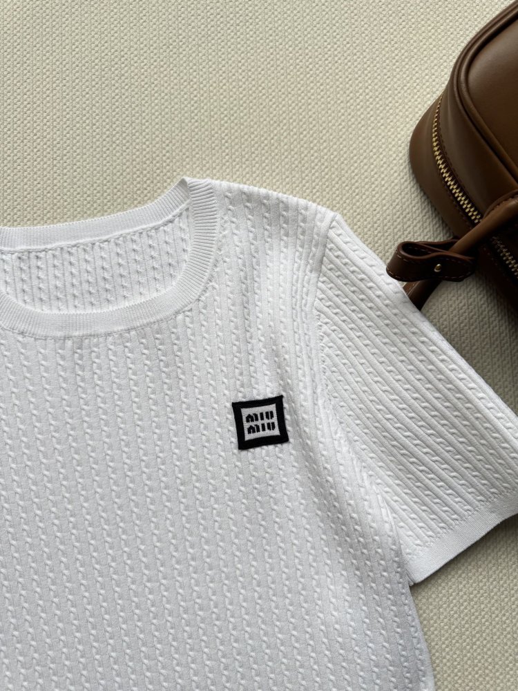 T-shirt women's фото 4