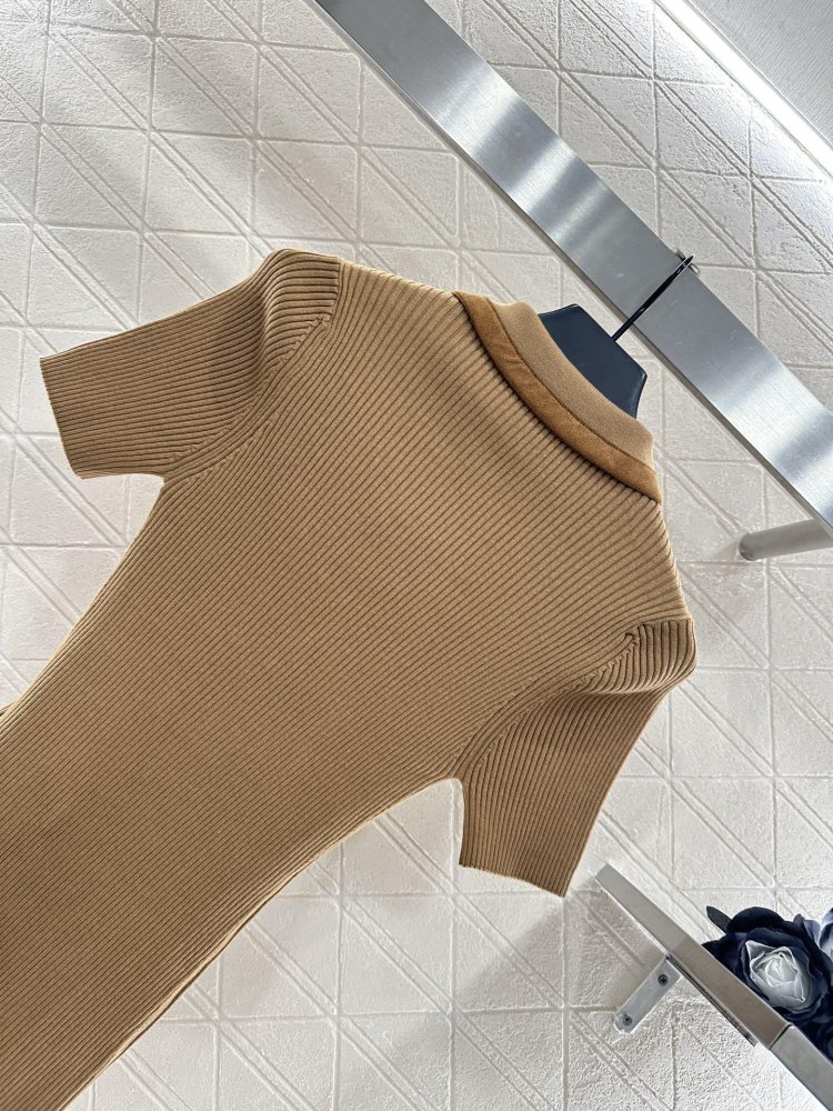 Футболка жіноча фото 4