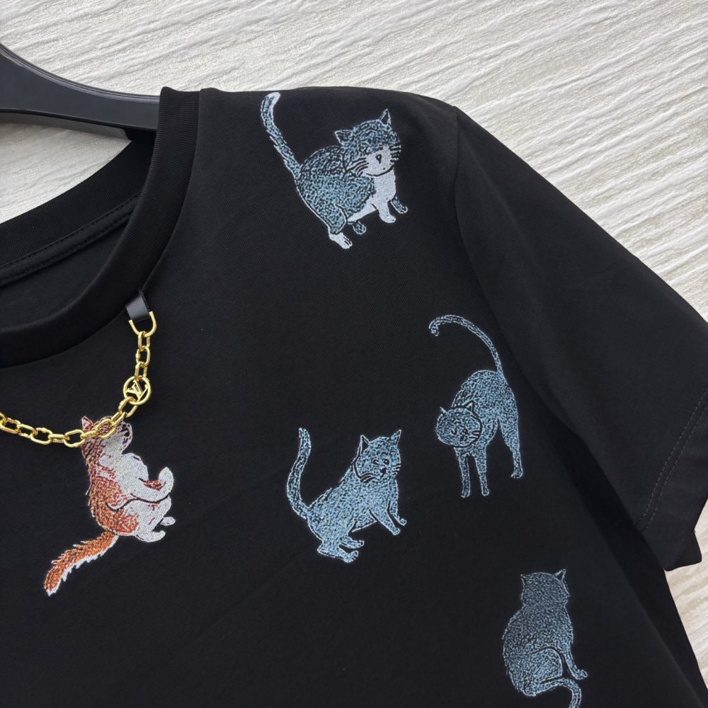 T-shirt women's фото 4