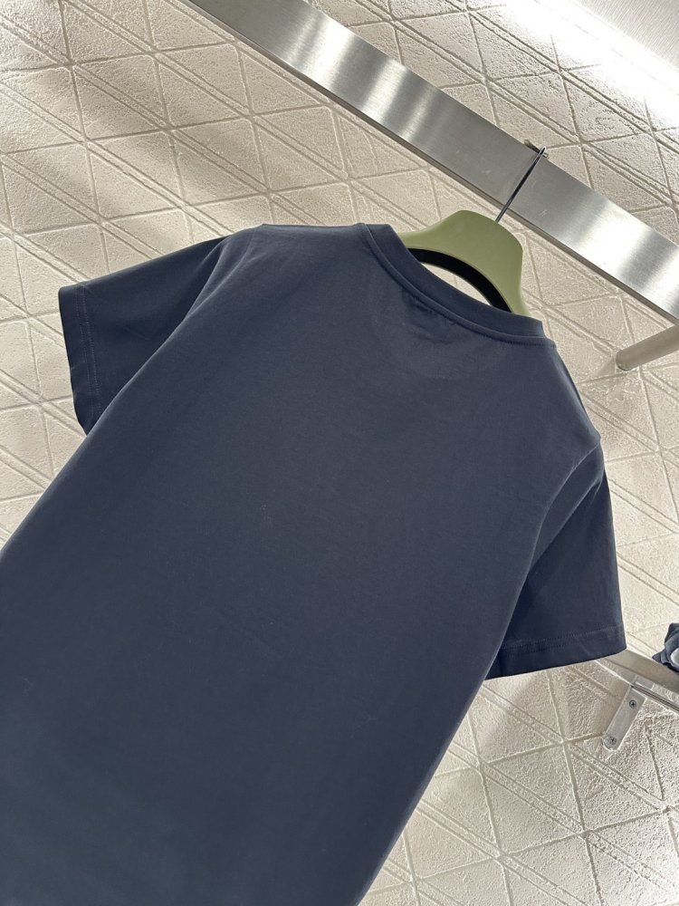 T-shirt women's фото 4