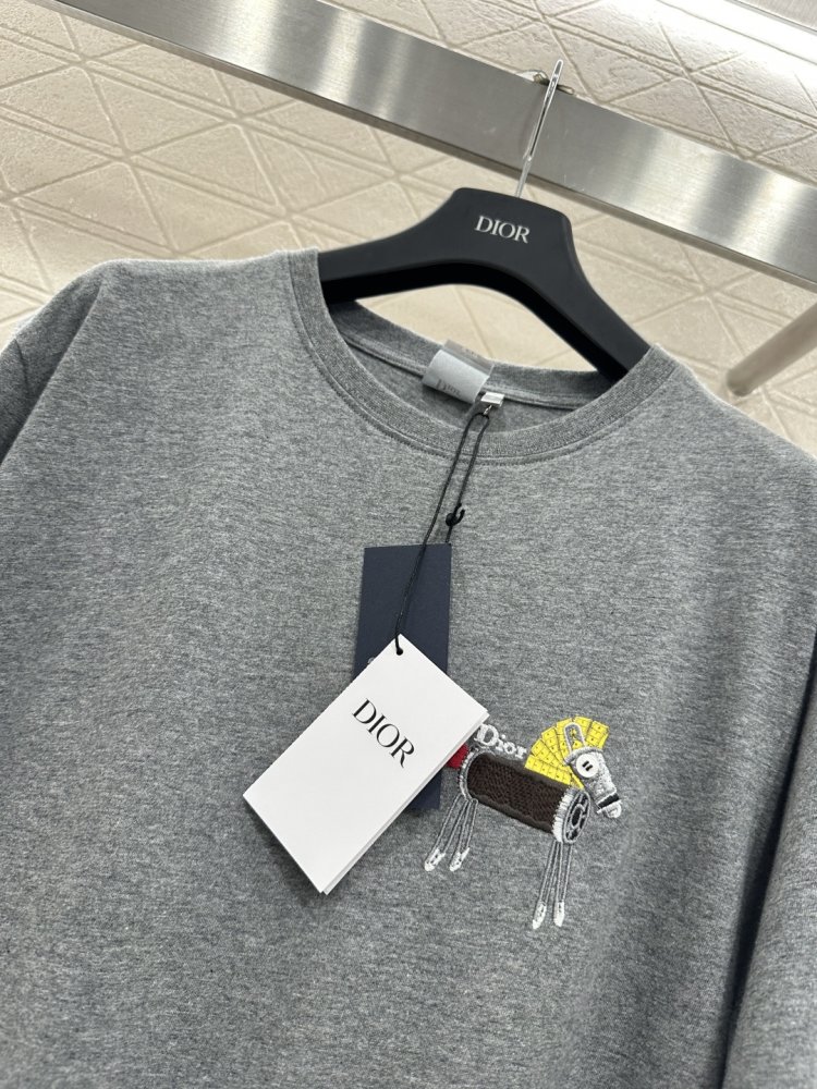 Футболка жіноча фото 4