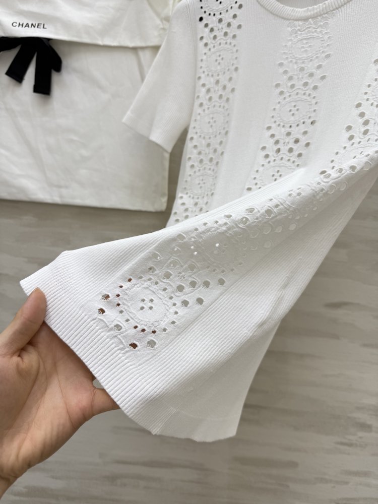 Футболка жіноча фото 5