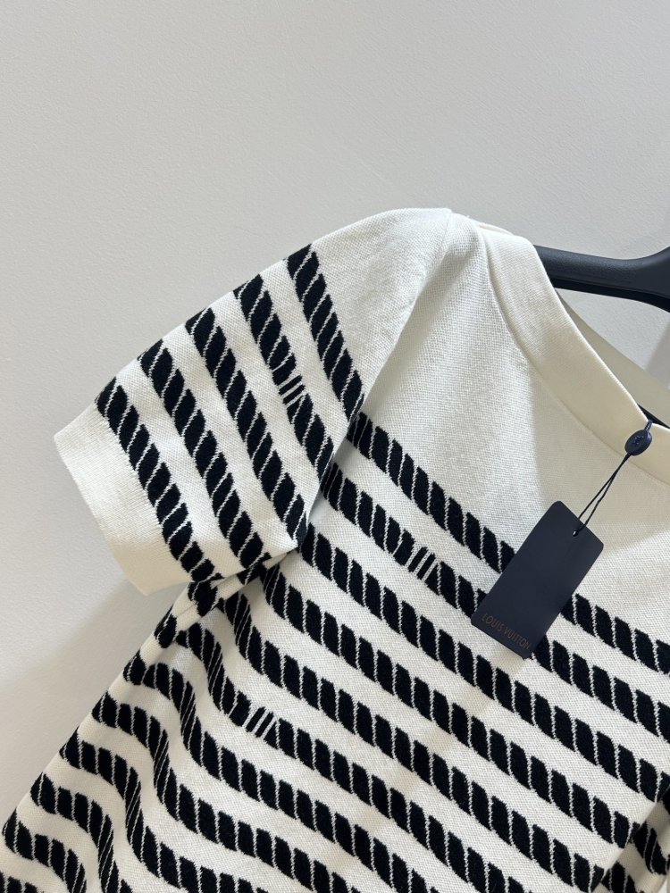 Футболка жіноча фото 5