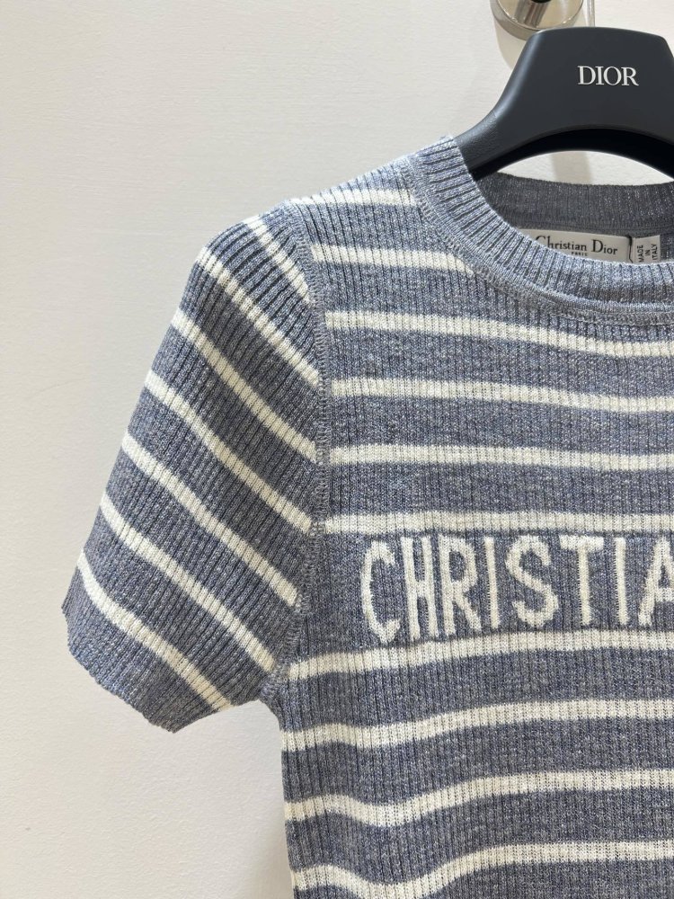 Футболка жіноча фото 5