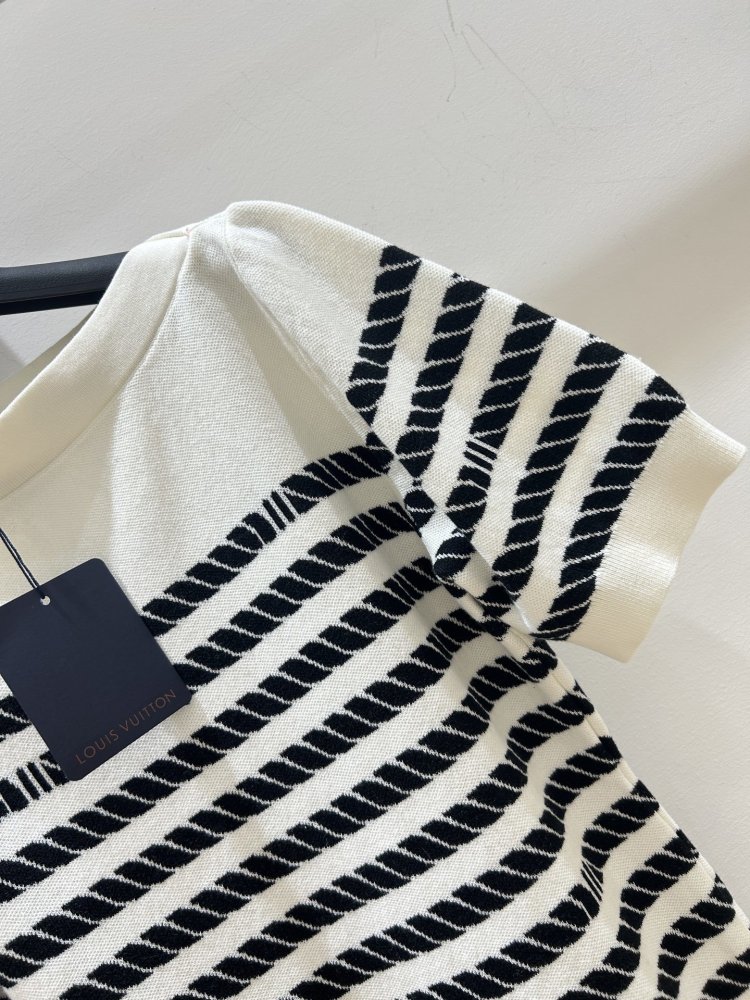 Футболка жіноча фото 6