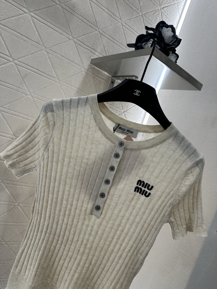 Футболка жіноча фото 7