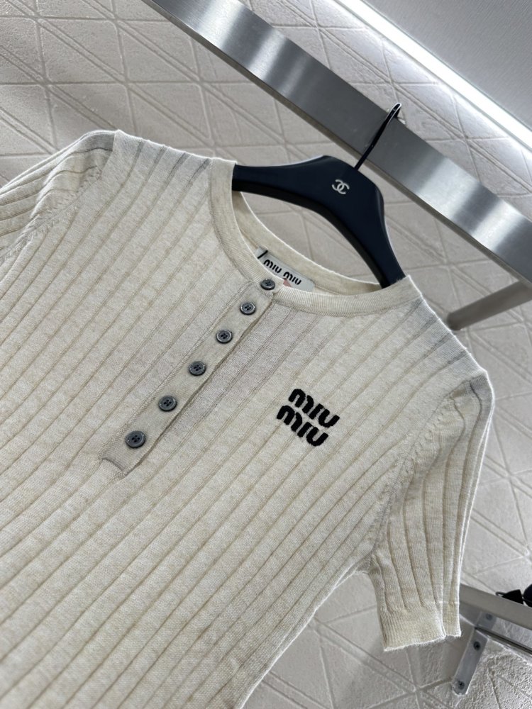 Футболка жіноча фото 8