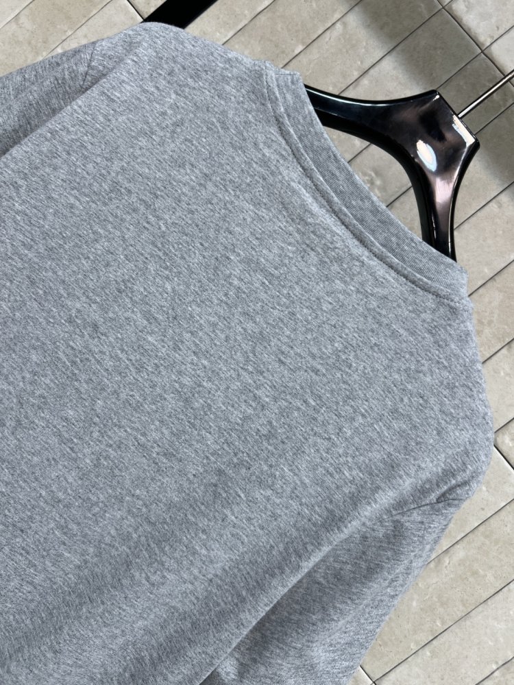 Футболка жіноча фото 8