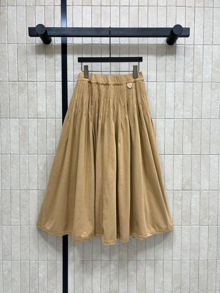 Skirt pleated