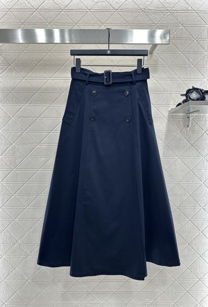 Skirt from high waist and belt