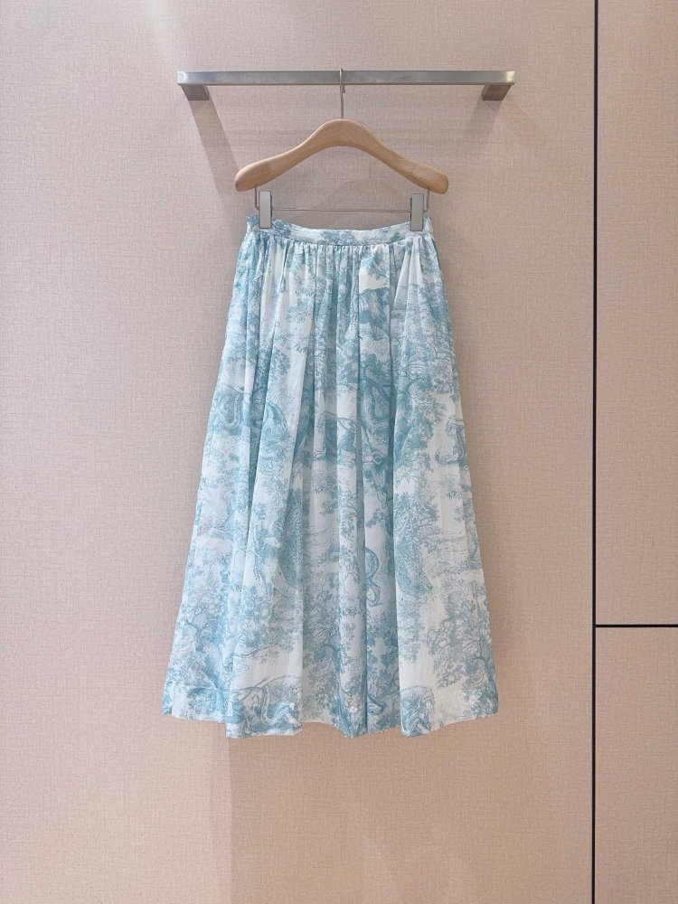 Юбка средней длины с высокой талией и плиссировкой