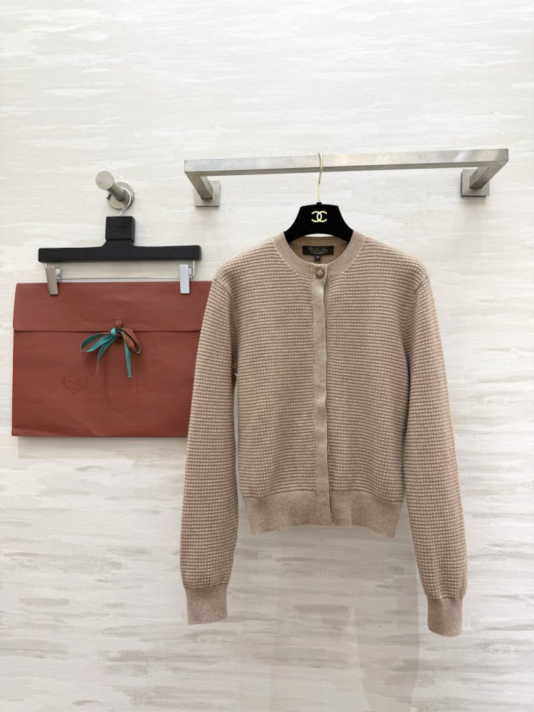 Cardigan of cashmere
