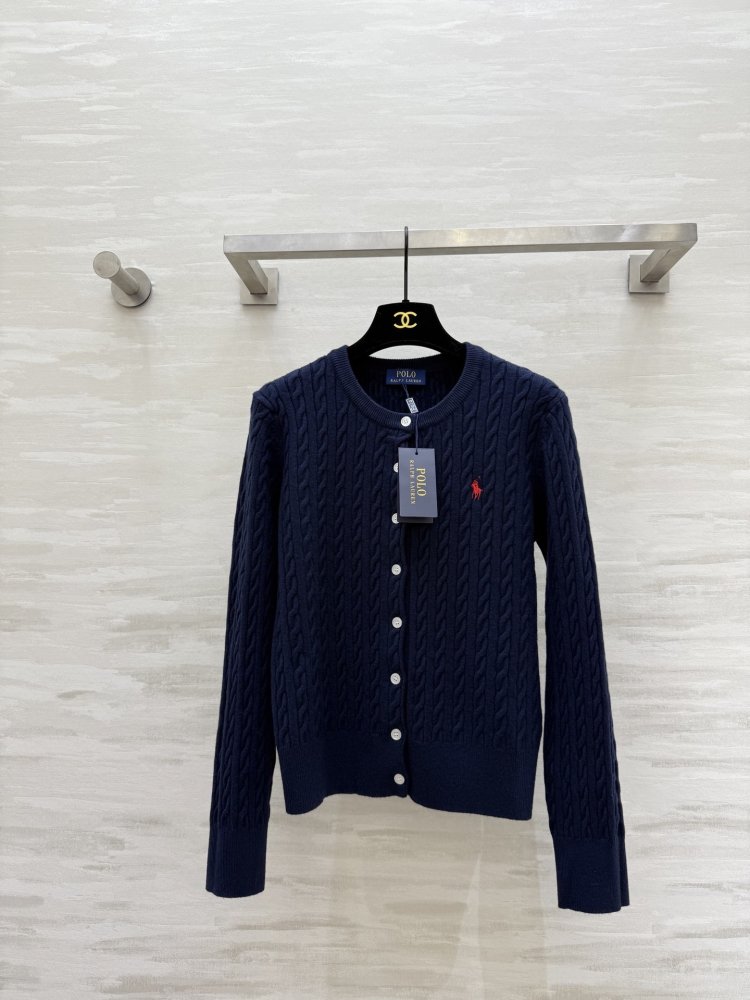 Кардиган из шерстяной вязки