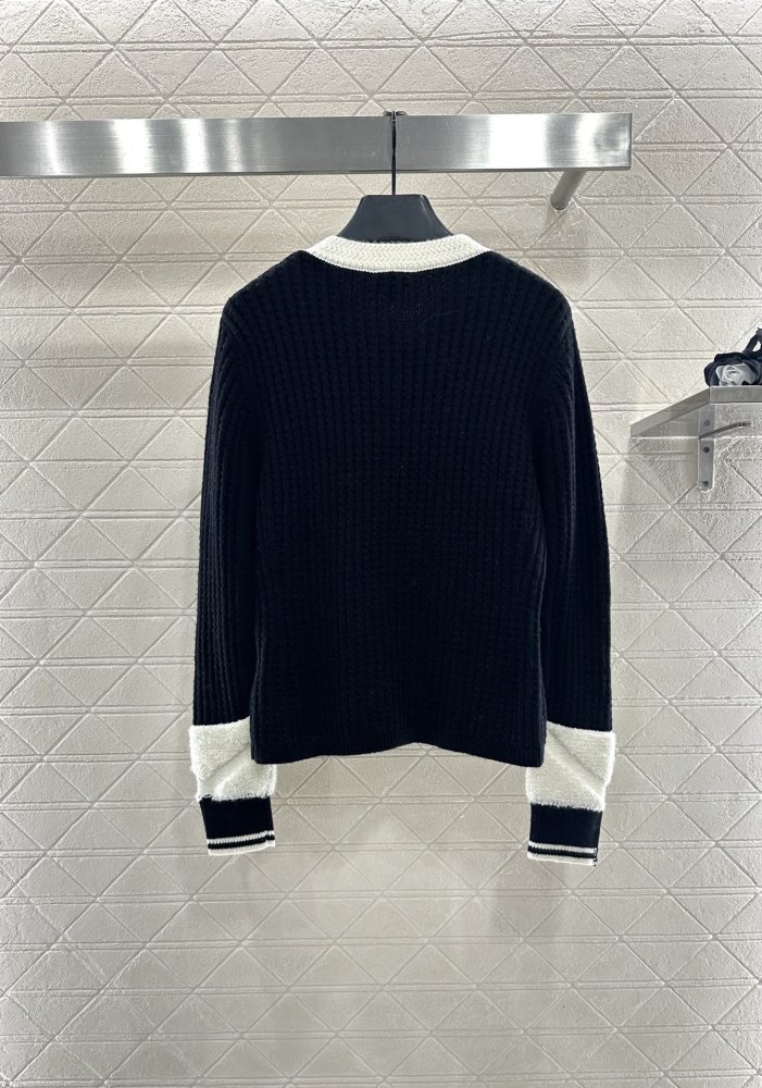 Кардиган с цветными карманами и черно-белым принтом фото 2