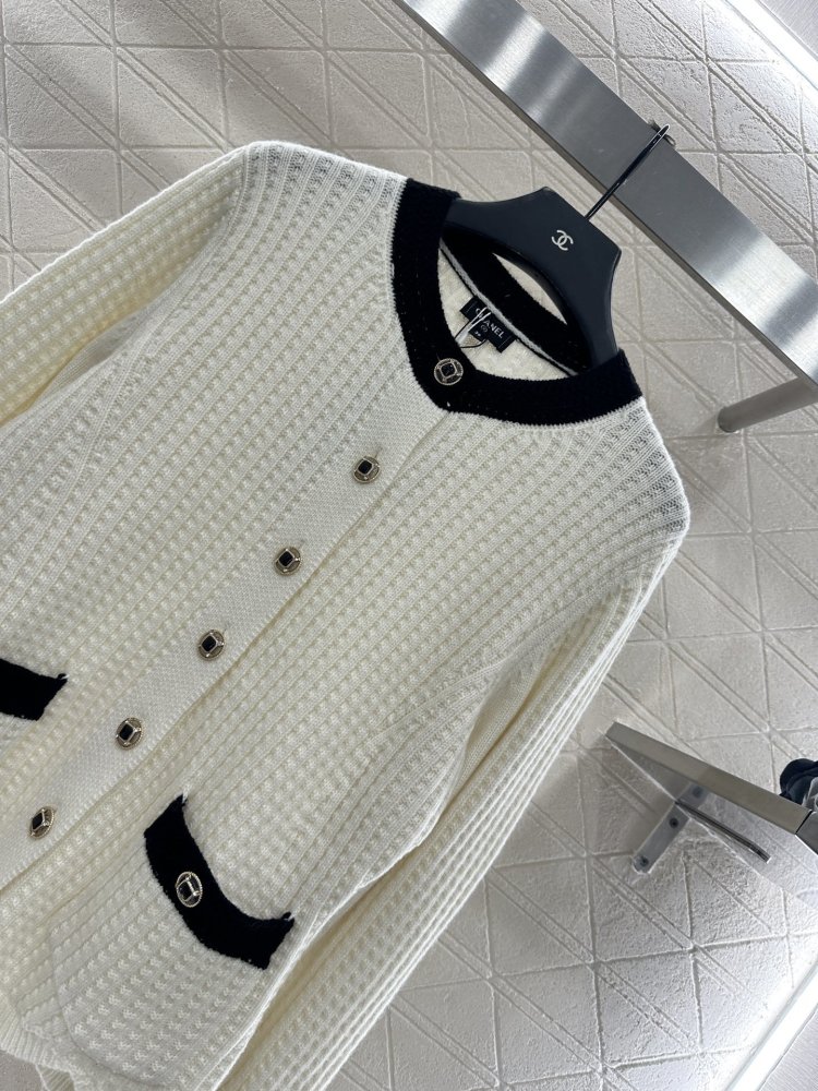 Кардиган с цветными карманами и черно-белым принтом фото 4