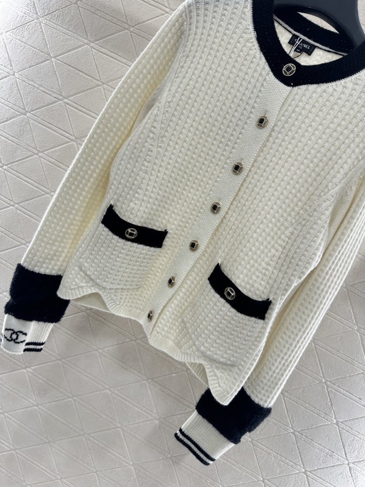 Кардиган с цветными карманами и черно-белым принтом фото 5