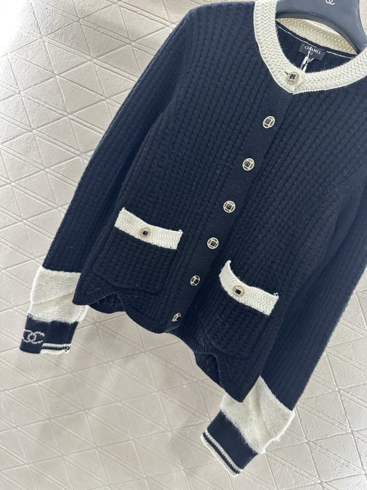 Кардиган с цветными карманами и черно-белым принтом фото 5