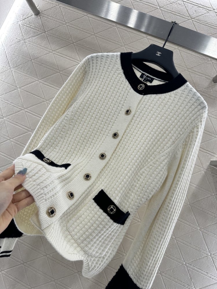 Кардиган с цветными карманами и черно-белым принтом фото 8