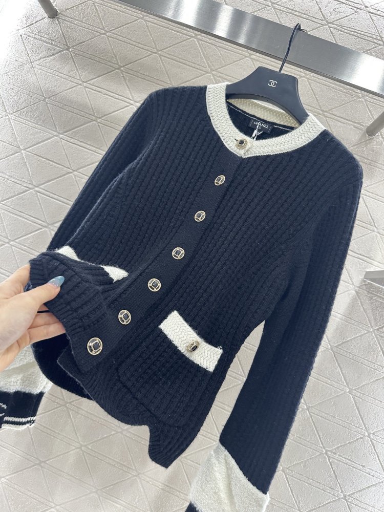 Кардиган с цветными карманами и черно-белым принтом фото 8