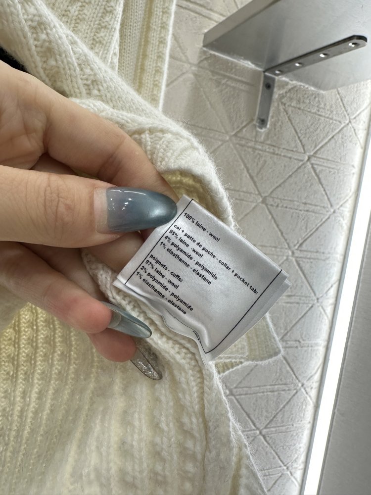 Кардиган с цветными карманами и черно-белым принтом фото 9