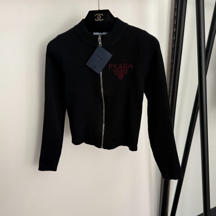 Кардиган с длинными рукавами