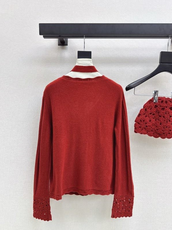 Кардиган с V-образным вырезом и вязаной шапкой фото 4