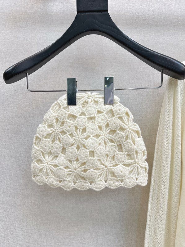 Кардиган с V-образным вырезом и вязаной шапкой фото 4