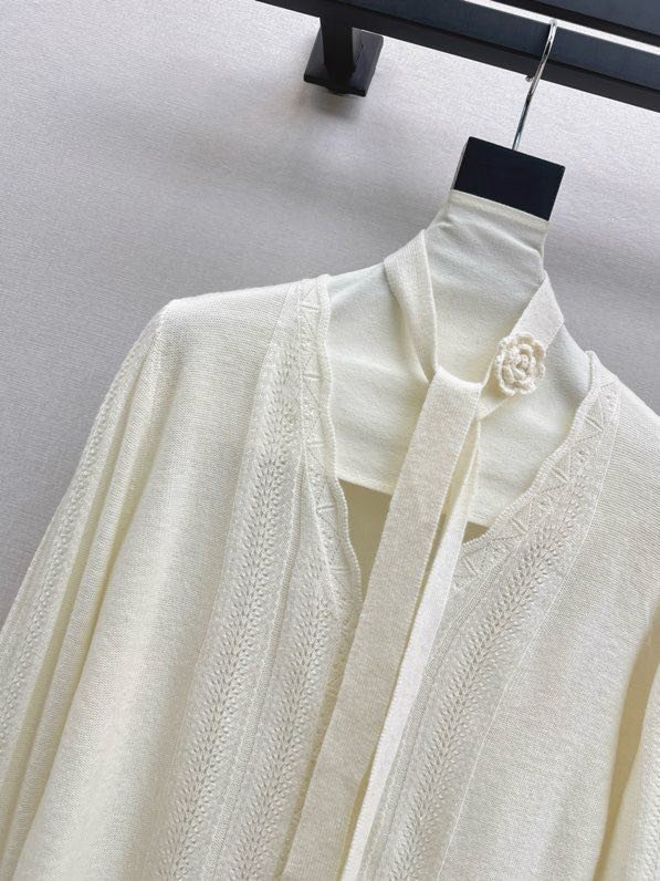 Кардиган с V-образным вырезом и вязаной шапкой фото 5