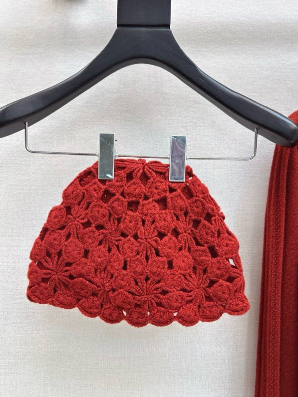 Кардиган с V-образным вырезом и вязаной шапкой фото 7