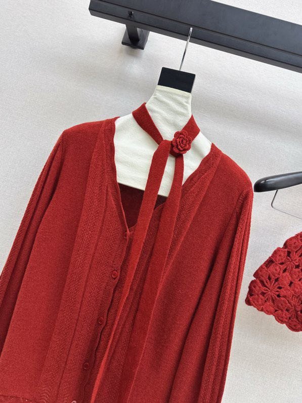 Кардиган с V-образным вырезом и вязаной шапкой фото 8