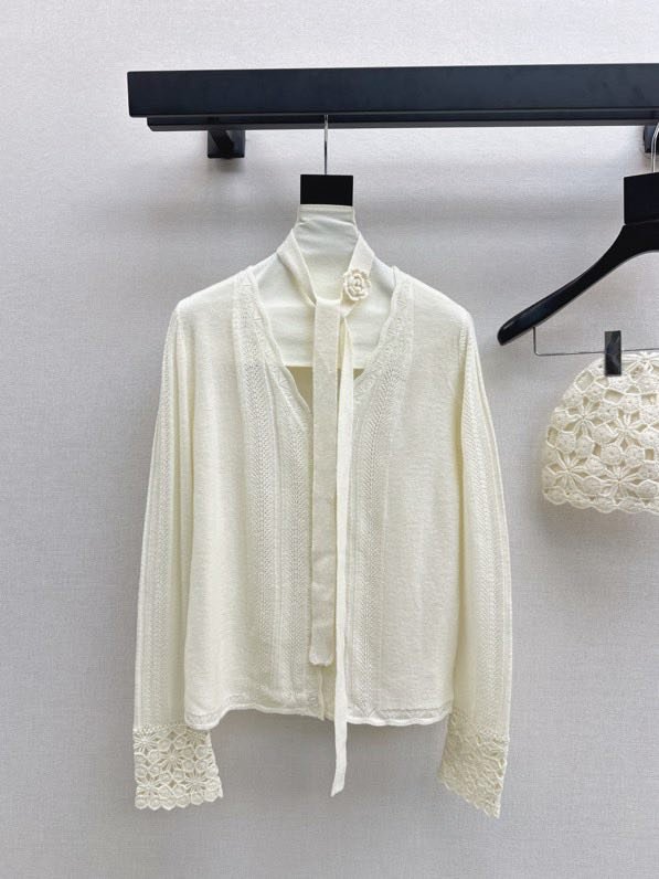 Кардиган с V-образным вырезом и вязаной шапкой фото 8