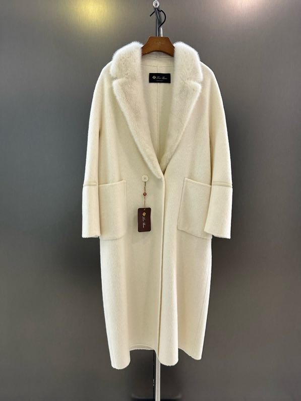 Кашемировое пальто с воротником из меха норки